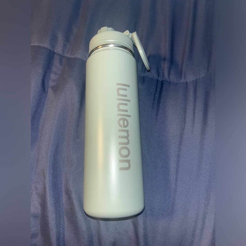 🚫SOLD🚫 🍋Lululemon NWOT Back to Life 24 oz. Sport Bottle - Green - Picture 7 of 12
